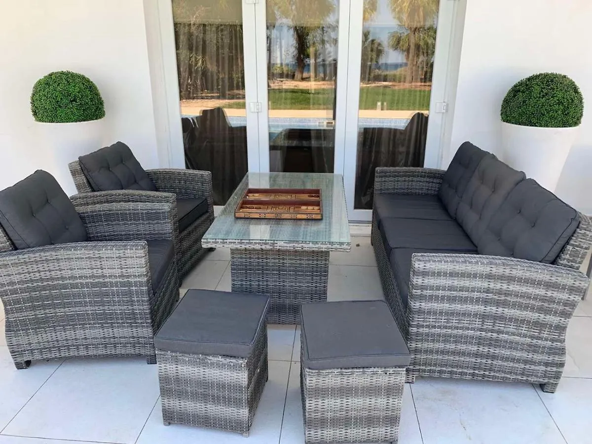 Deluxe First Line Villa Perivolia