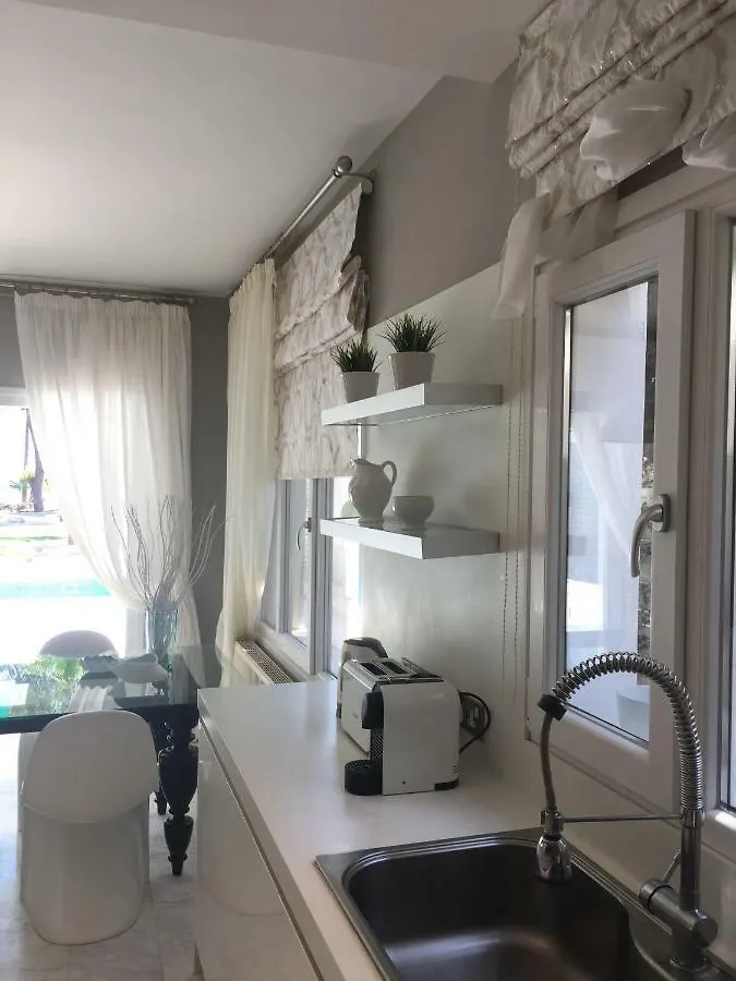 Deluxe First Line Villa Perivolia
